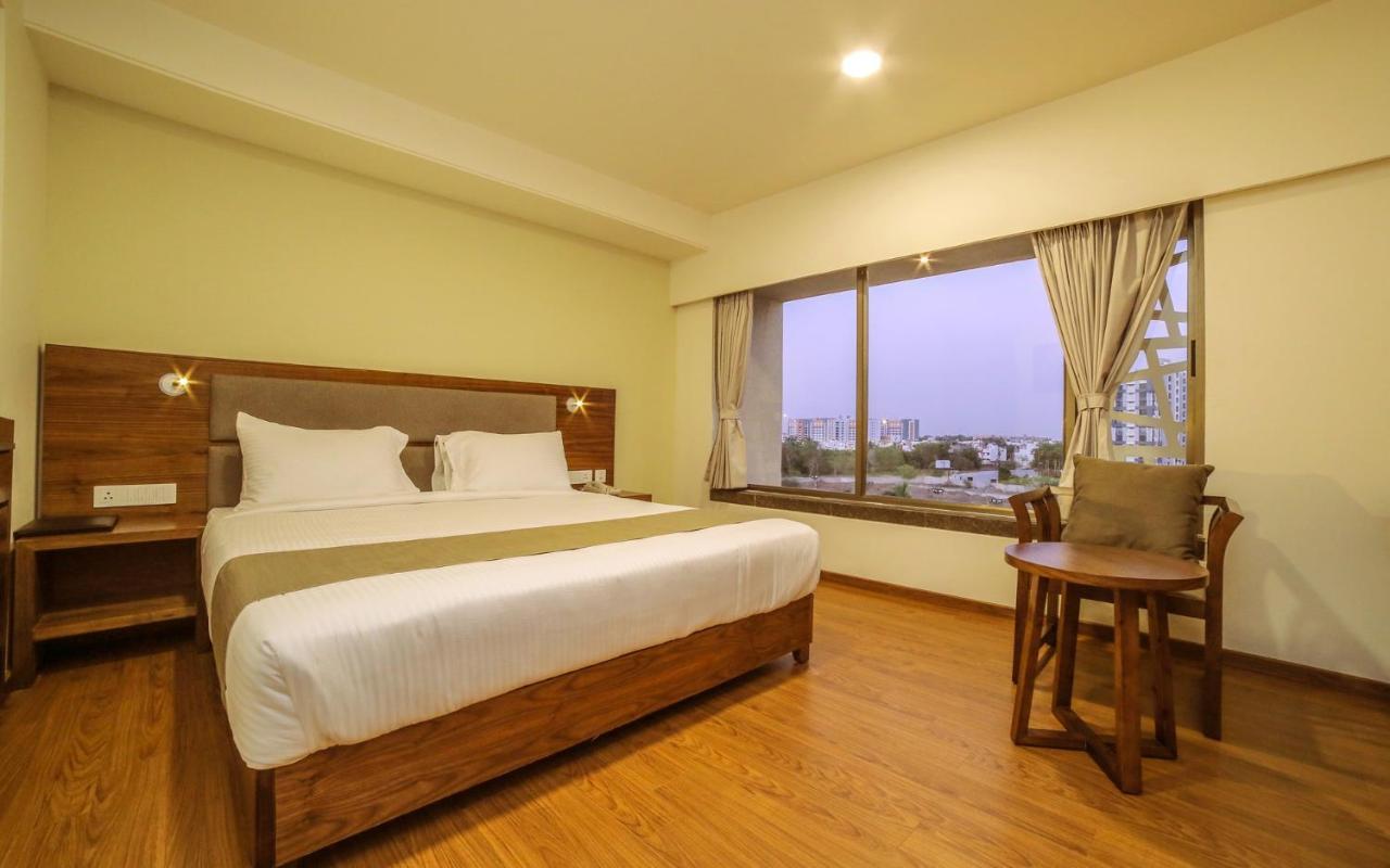 Hotel The Basil Park Bhavnagar Exterior foto