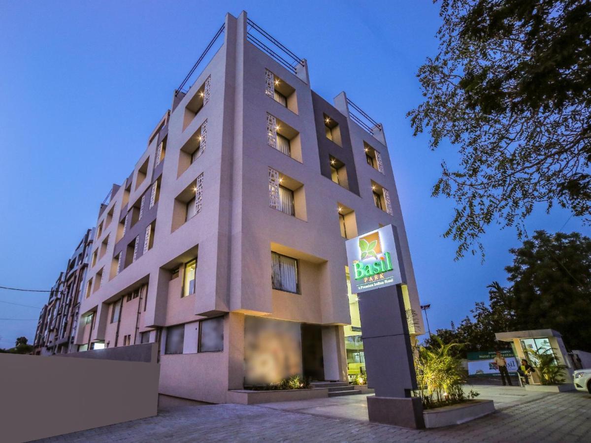 Hotel The Basil Park Bhavnagar Exterior foto
