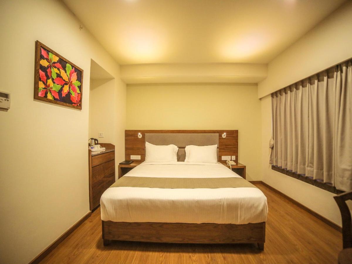 Hotel The Basil Park Bhavnagar Exterior foto