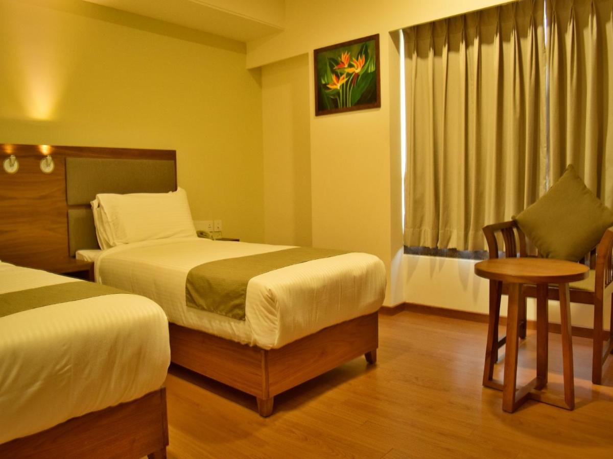 Hotel The Basil Park Bhavnagar Exterior foto