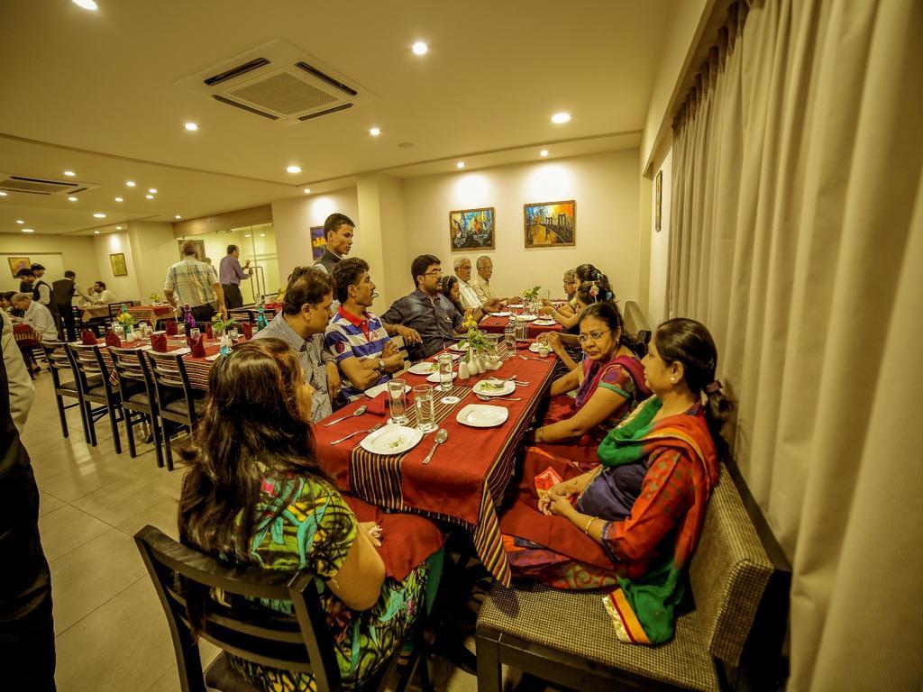 Hotel The Basil Park Bhavnagar Exterior foto