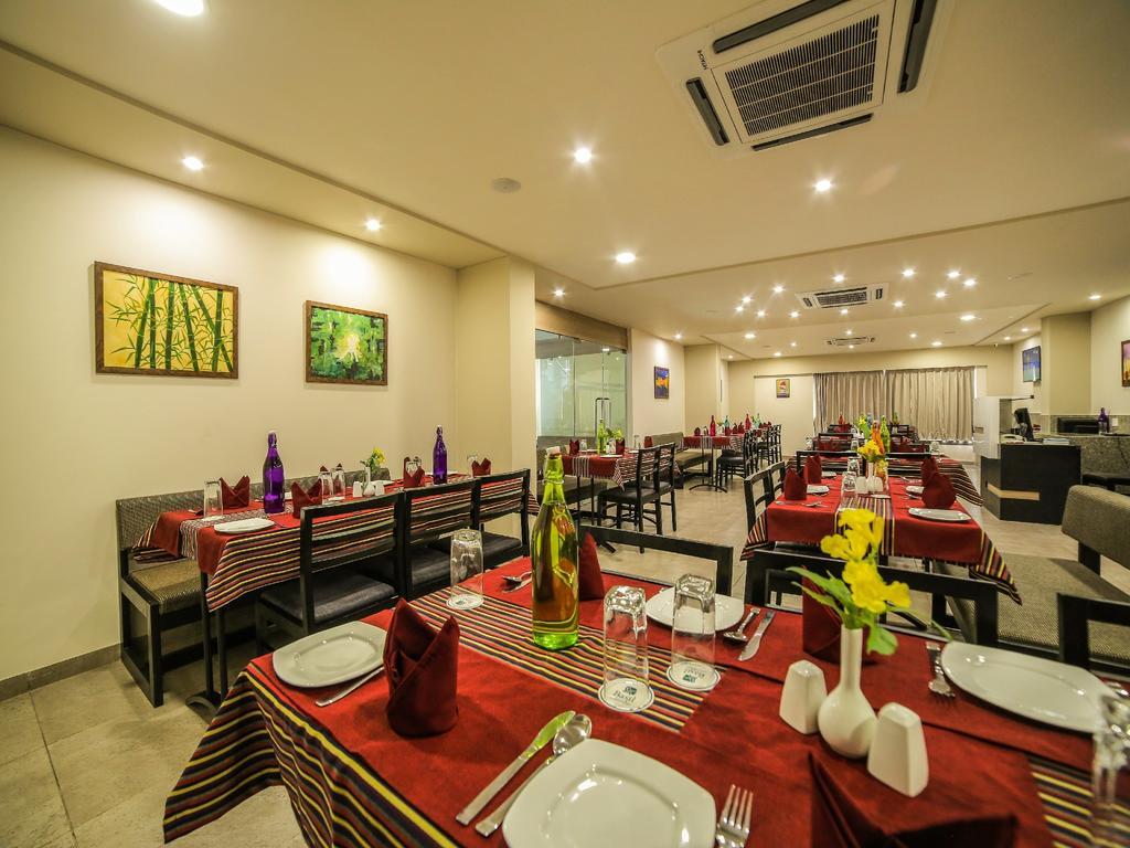 Hotel The Basil Park Bhavnagar Exterior foto