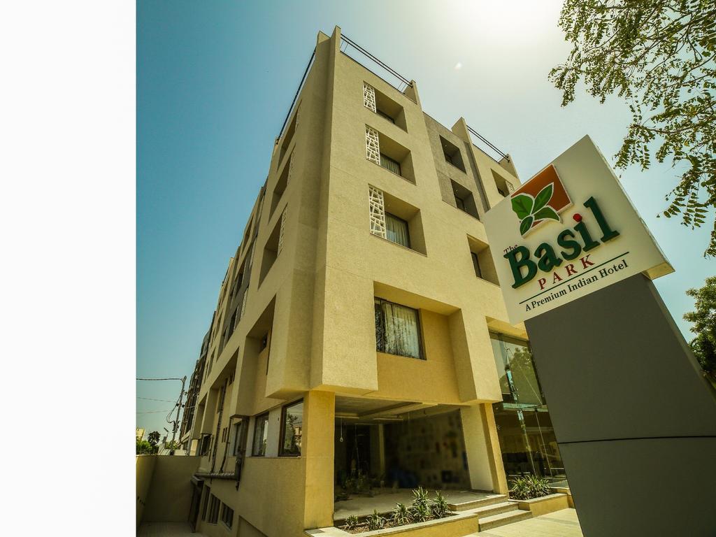 Hotel The Basil Park Bhavnagar Exterior foto