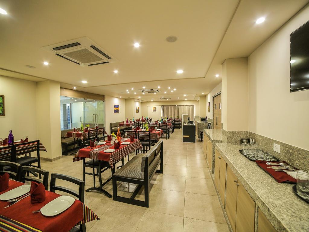 Hotel The Basil Park Bhavnagar Exterior foto