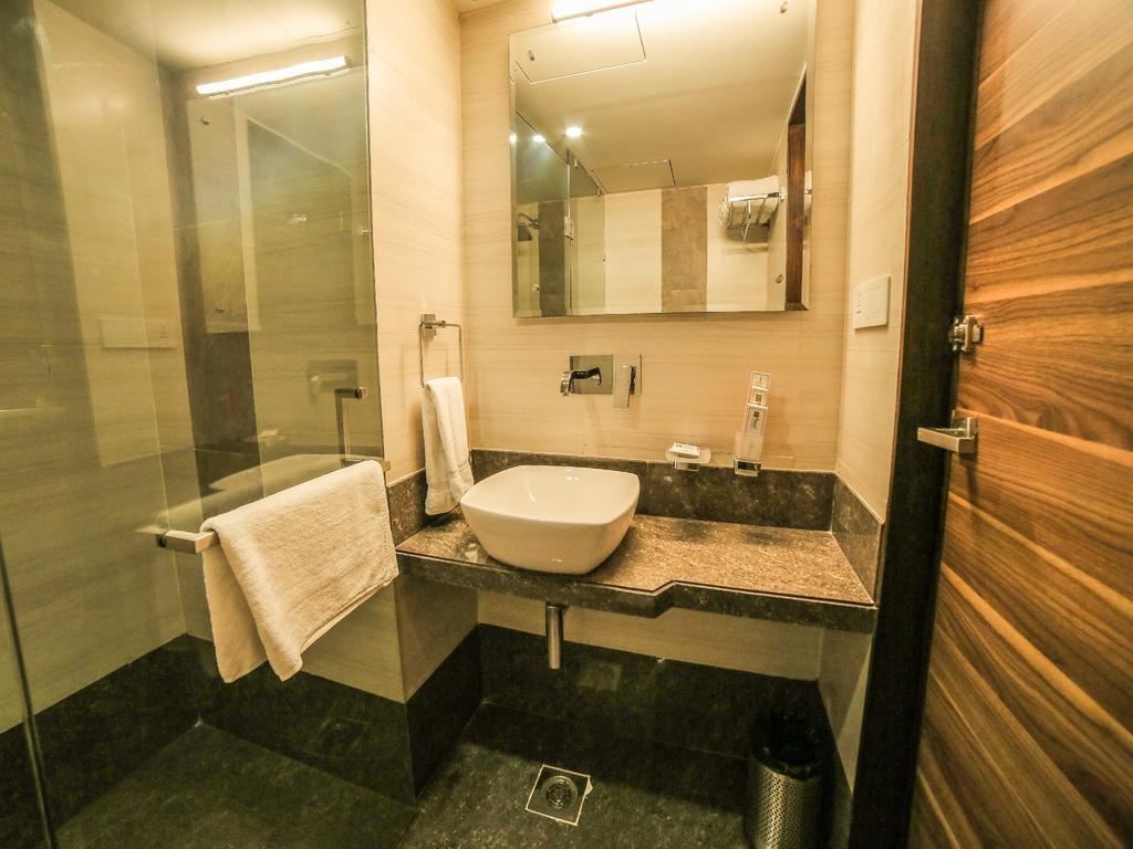 Hotel The Basil Park Bhavnagar Habitación foto