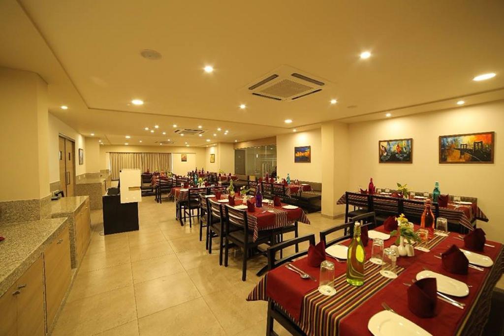 Hotel The Basil Park Bhavnagar Exterior foto